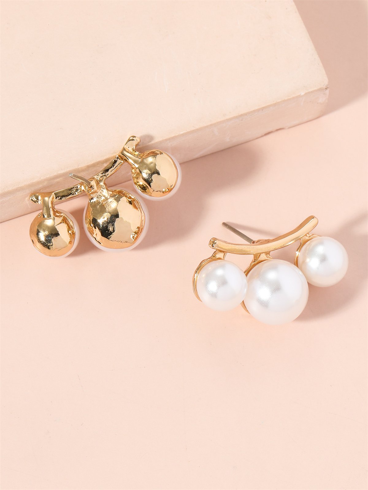 Elegant Imitation Pearl Stud Earrings