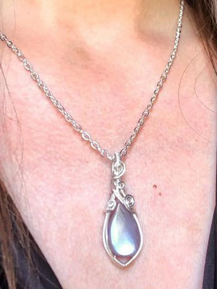 Simple drop-shaped moonstone pendant fashion hollow necklace