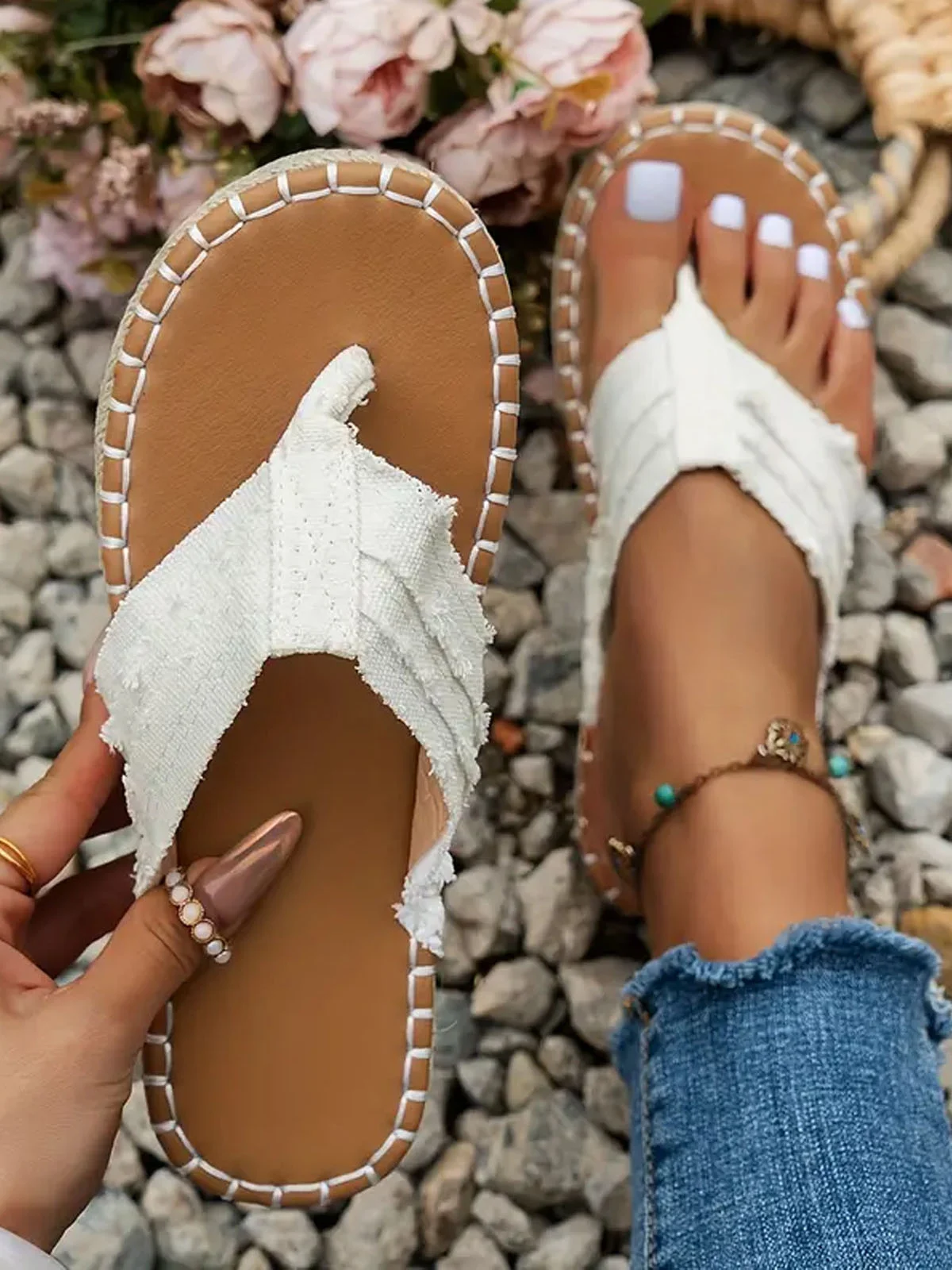 Flat bottomed grass woven toe clipped beach women's Sandals