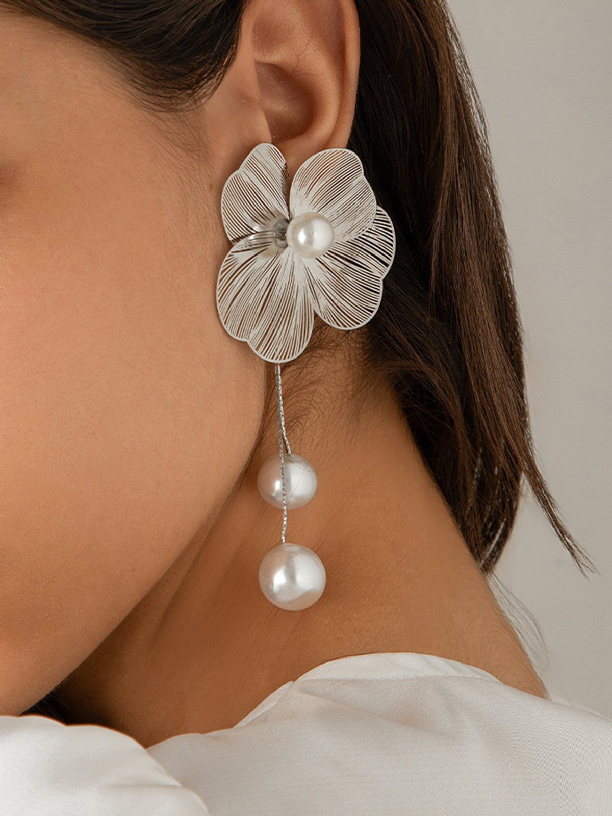 1pair Elegant Hollow Out Flower Imitation Pearl Tassel Earrings