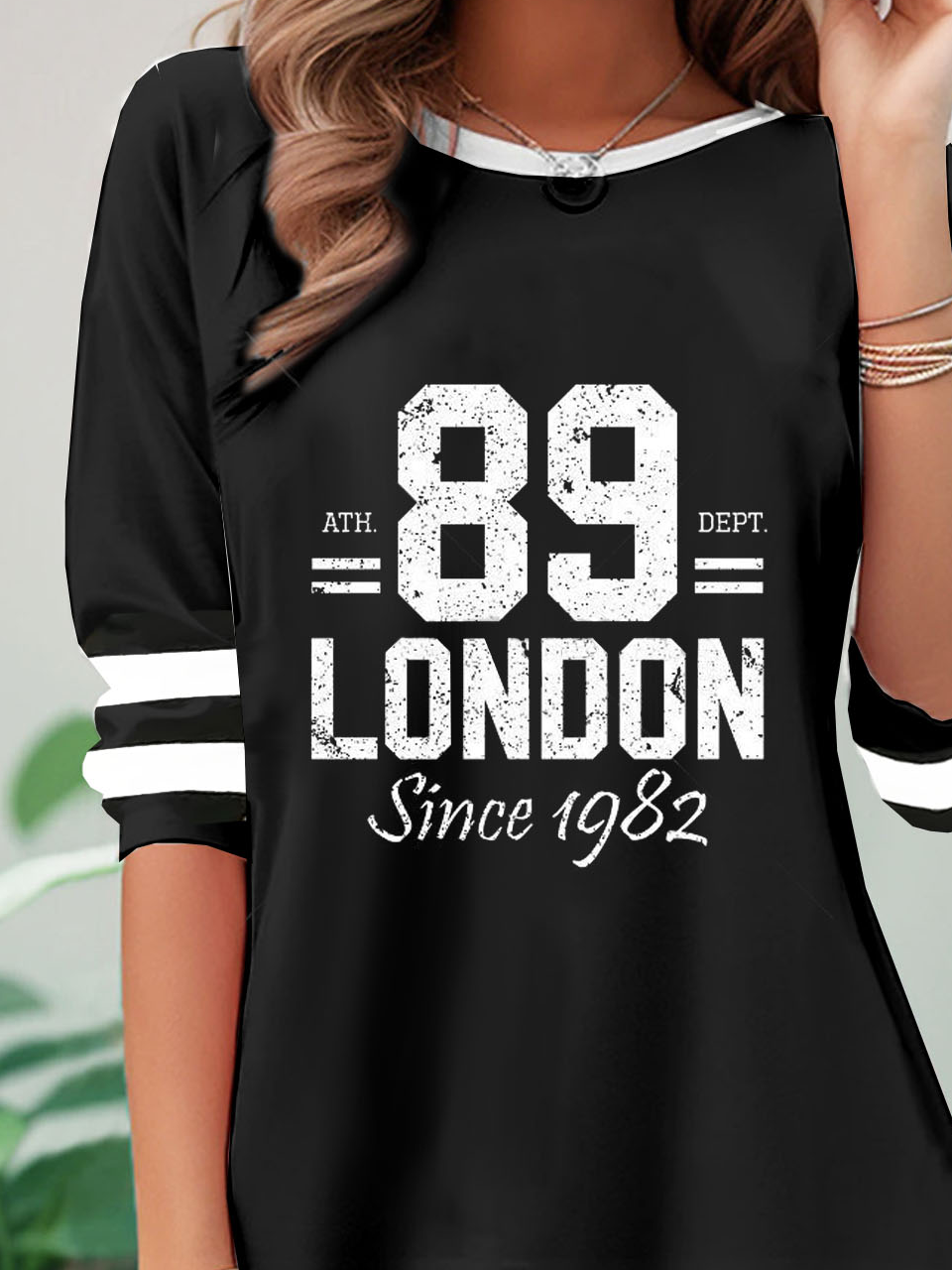 Text letter black and white contrasting round neck long sleeved casual T-shirt