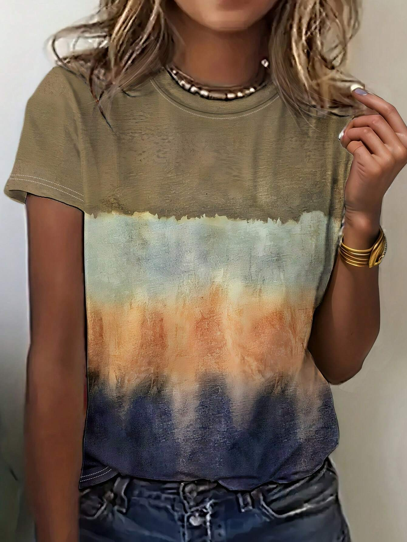 Casual T-Shirt With Gradient Contrast Design