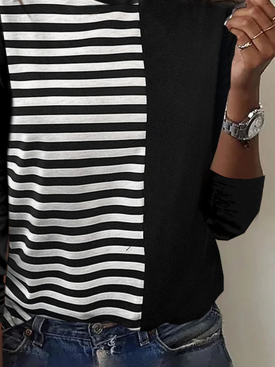 Black and white striped printed round neck long sleeved casual T-shirt