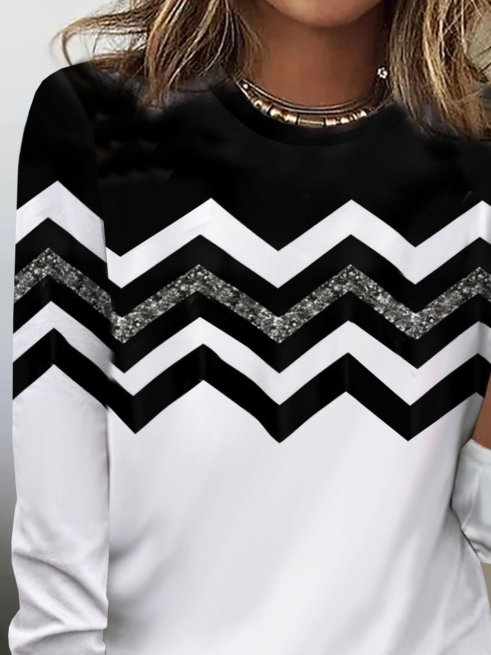 Black and white contrasting long sleeved casual T-shirt