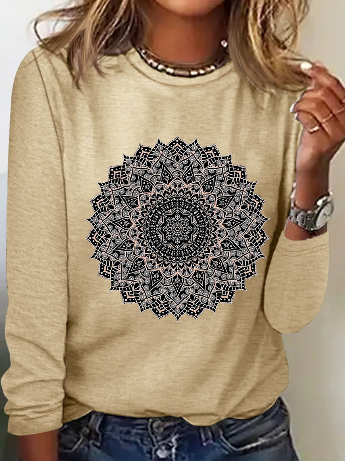 Black Mandala Flower Printed Casual Women's Round Neck T-shirt