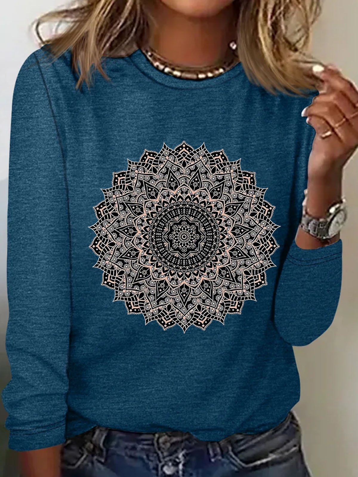 Black Mandala Flower Printed Casual Women's Round Neck T-shirt