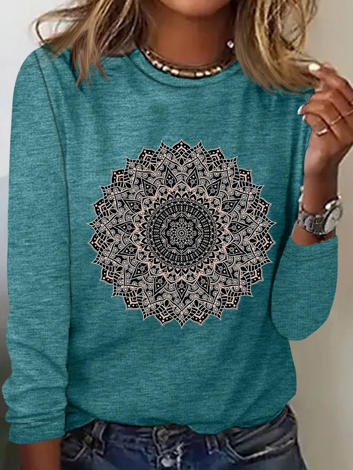 Black Mandala Flower Printed Casual Women's Round Neck T-shirt