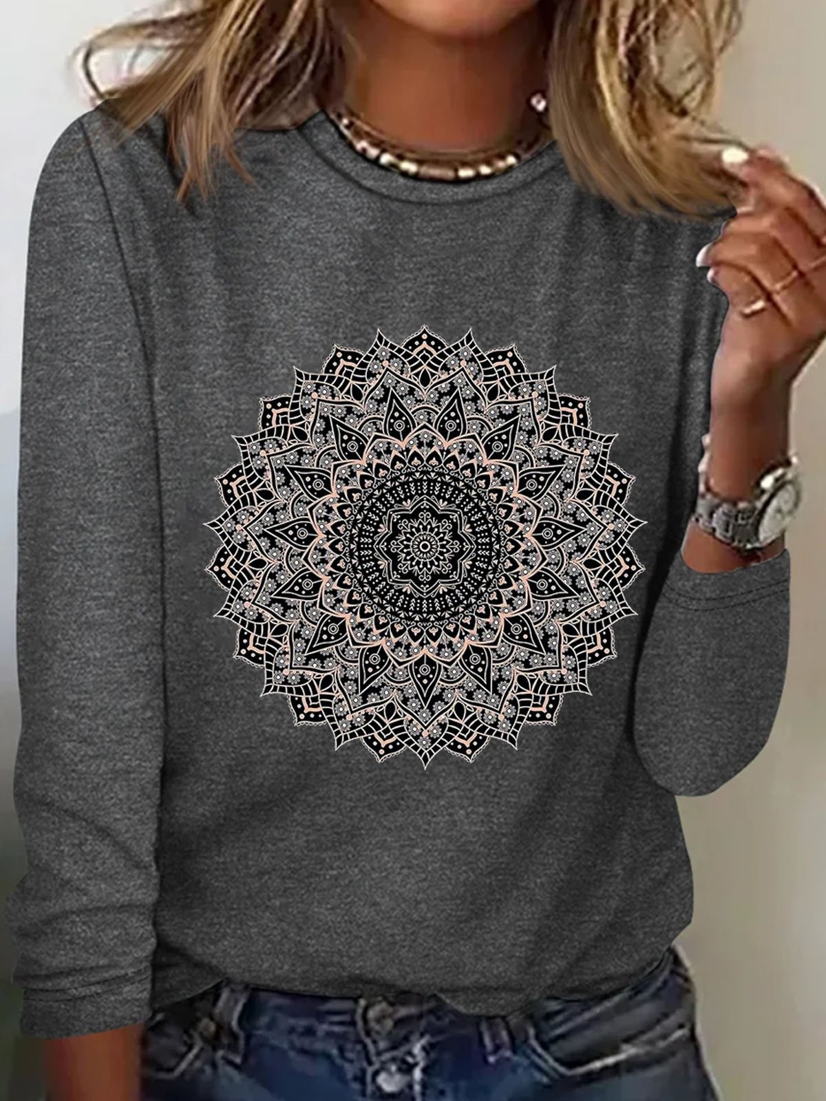 Black Mandala Flower Printed Casual Women's Round Neck T-shirt