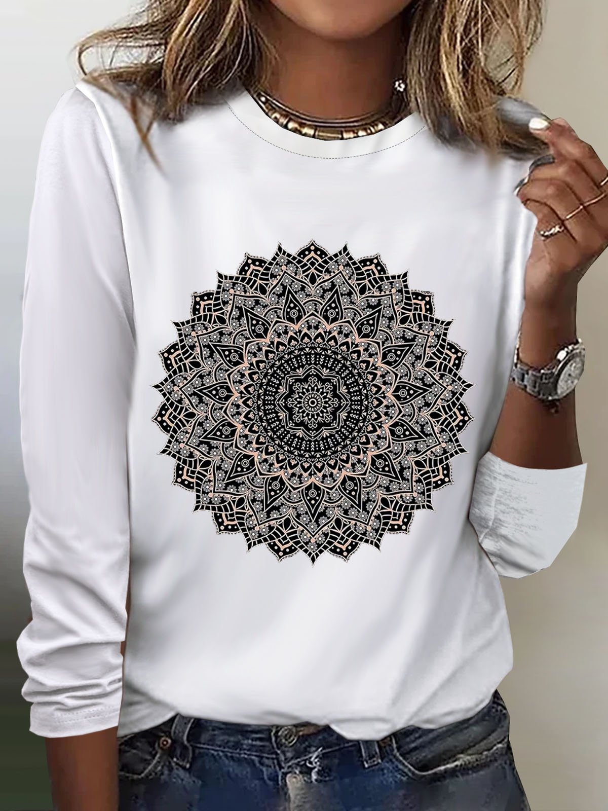 Black Mandala Flower Printed Casual Women's Round Neck T-shirt