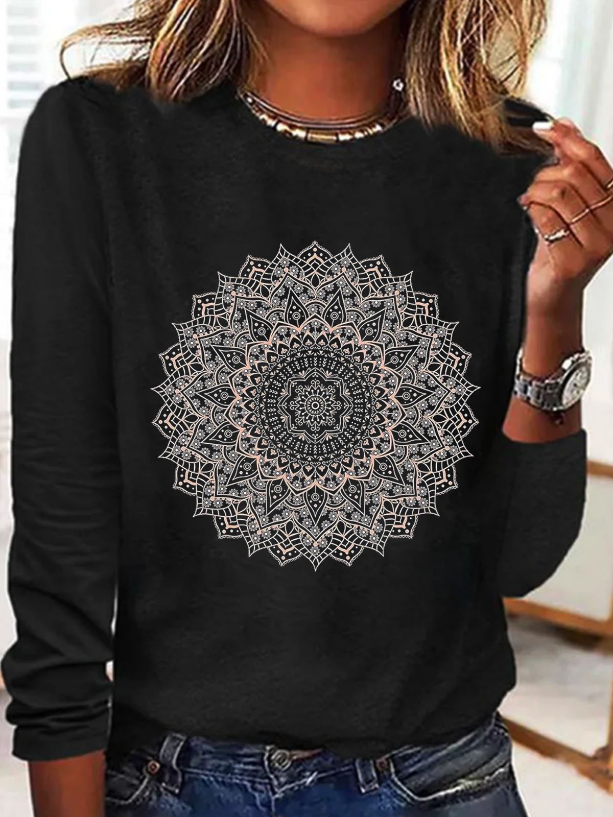 Black Mandala Flower Printed Casual Women's Round Neck T-shirt