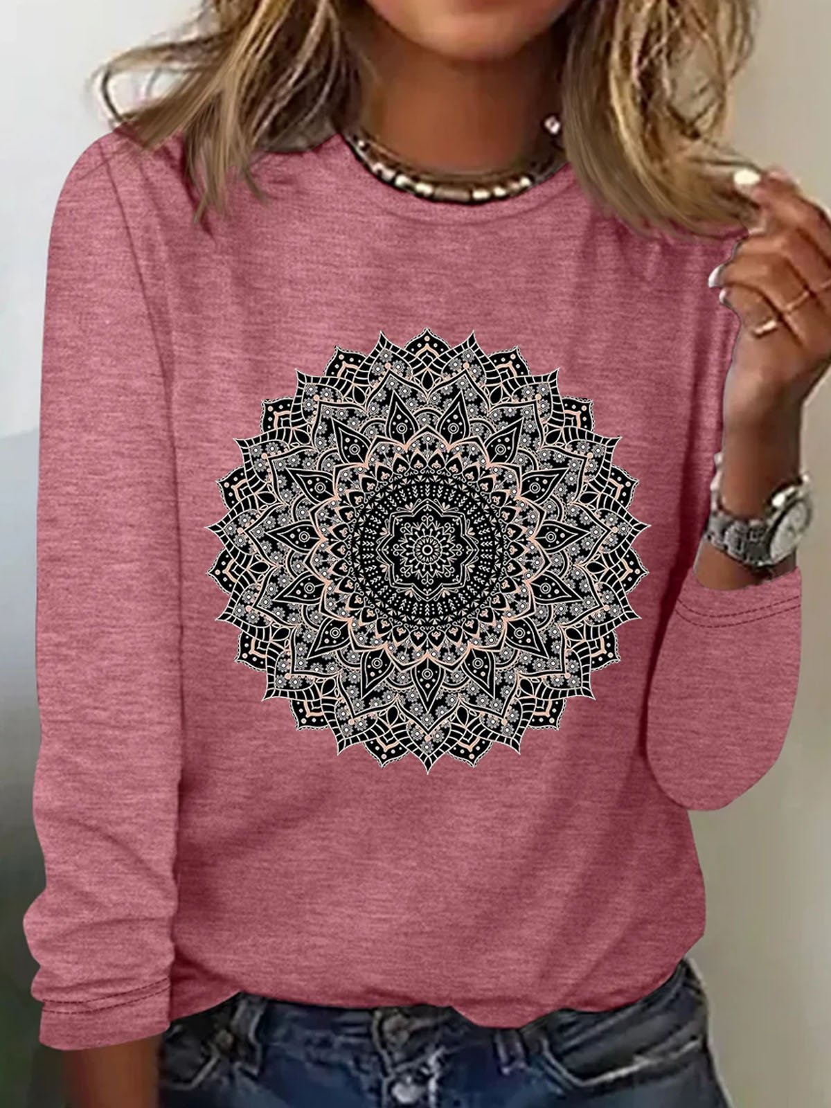 Black Mandala Flower Printed Casual Women's Round Neck T-shirt