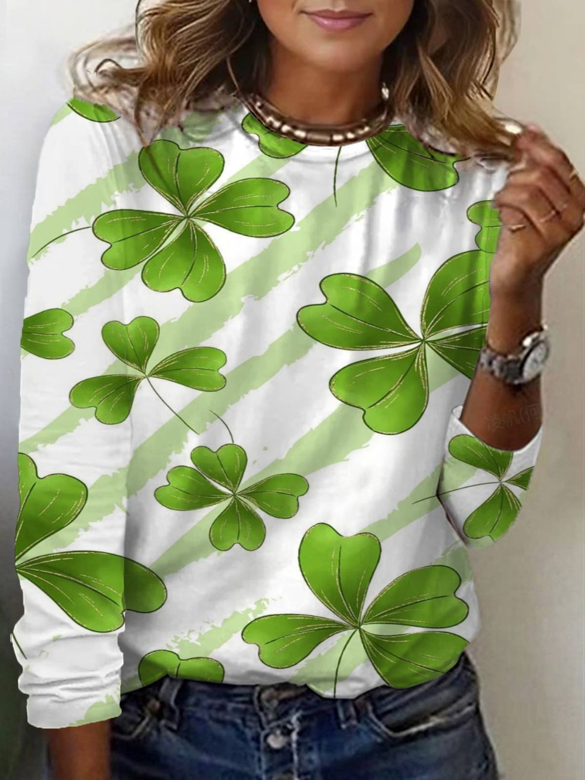 Four-leaf clover print long-sleeved crew neck T-shirt