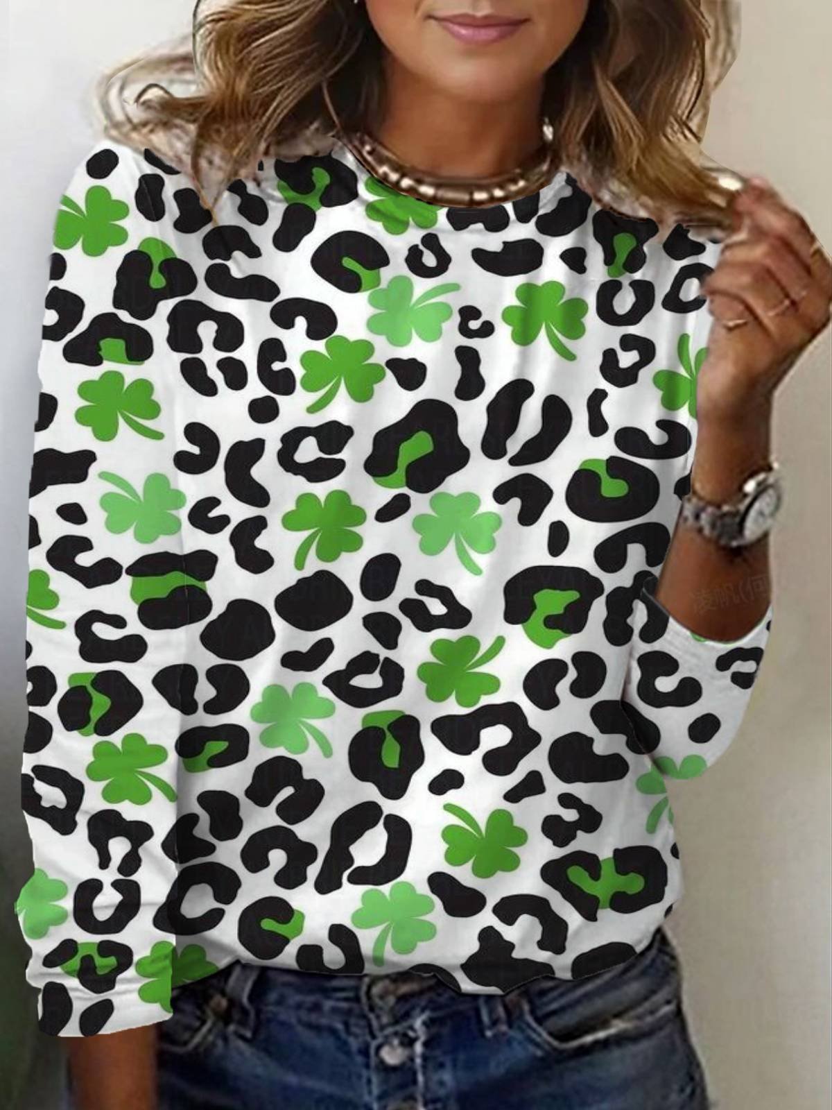 Four-leaf clover print long-sleeved crew neck T-shirt