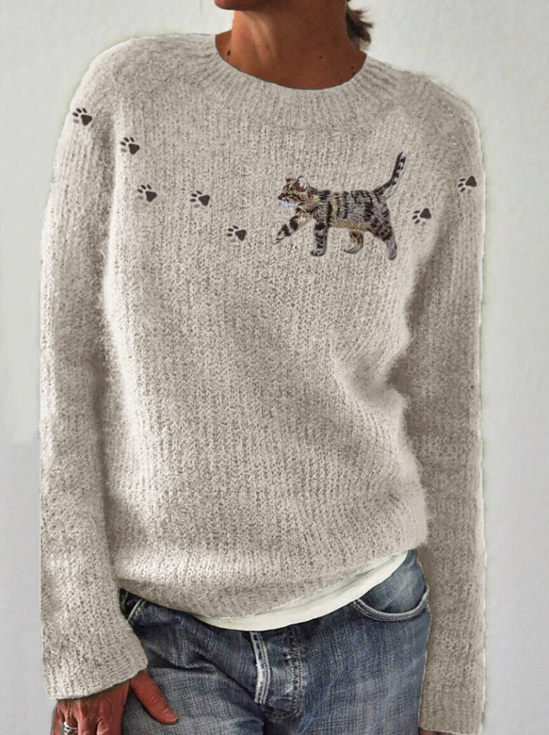 Playing cat pullover round neck knitted sweater