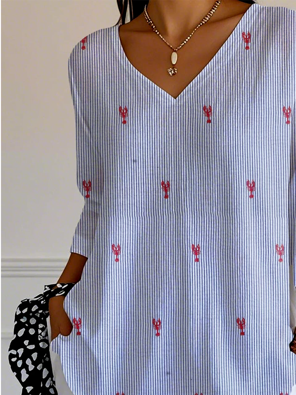 Women's V-neck three-quarter sleeve T-shirt