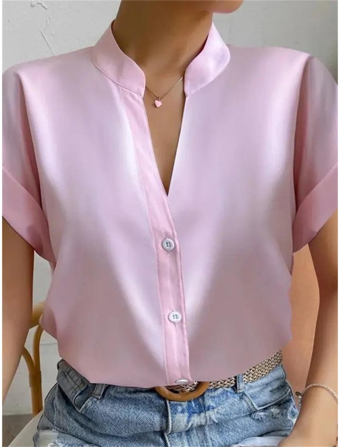 Women's V-neck button-down short-sleeved shirt