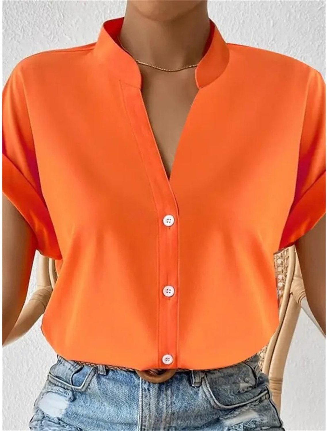 Women's V-neck button-down short-sleeved shirt