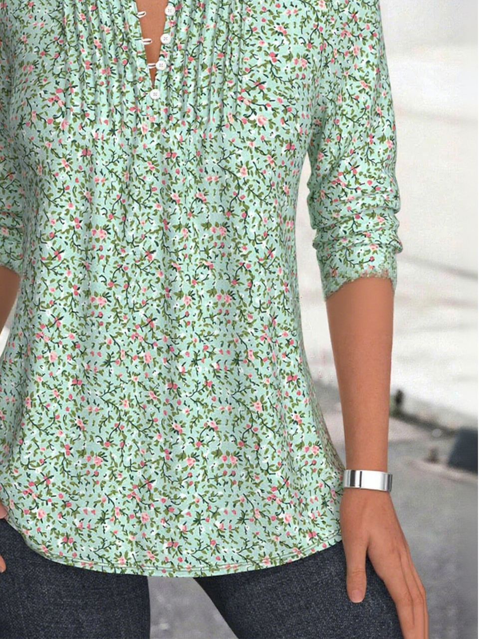 Women's Floral Pattern Stand Collar Long Sleeve Shirt Loose and Comfortable Regular Top