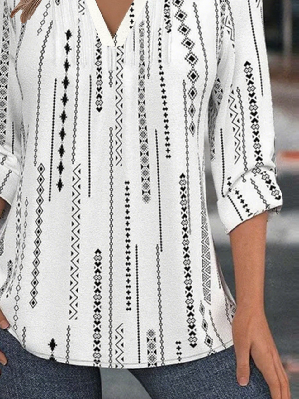 Women's Geometric Pattern V-Neck Shirt Fashionable And Modern For Everyday Weekend