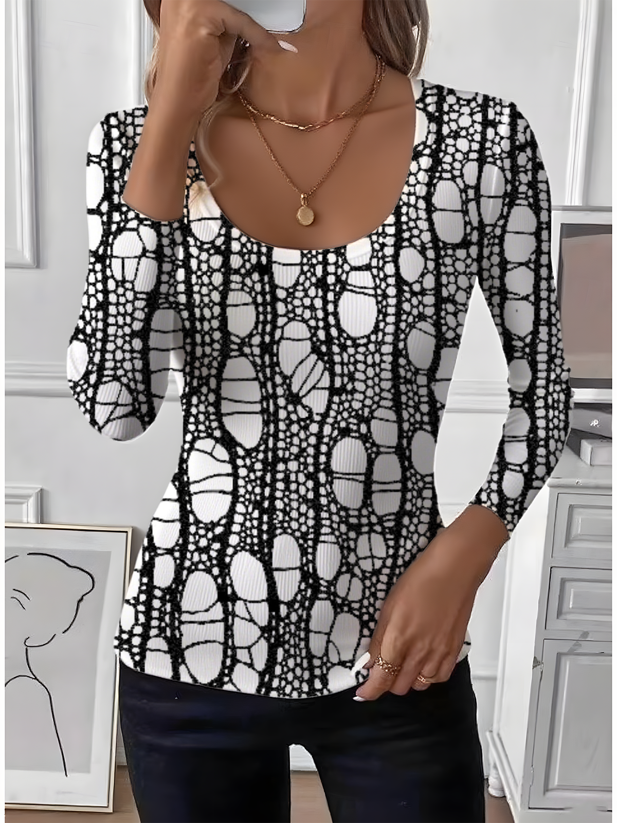 Tight U-Neck Simple Abstract T-Shirt