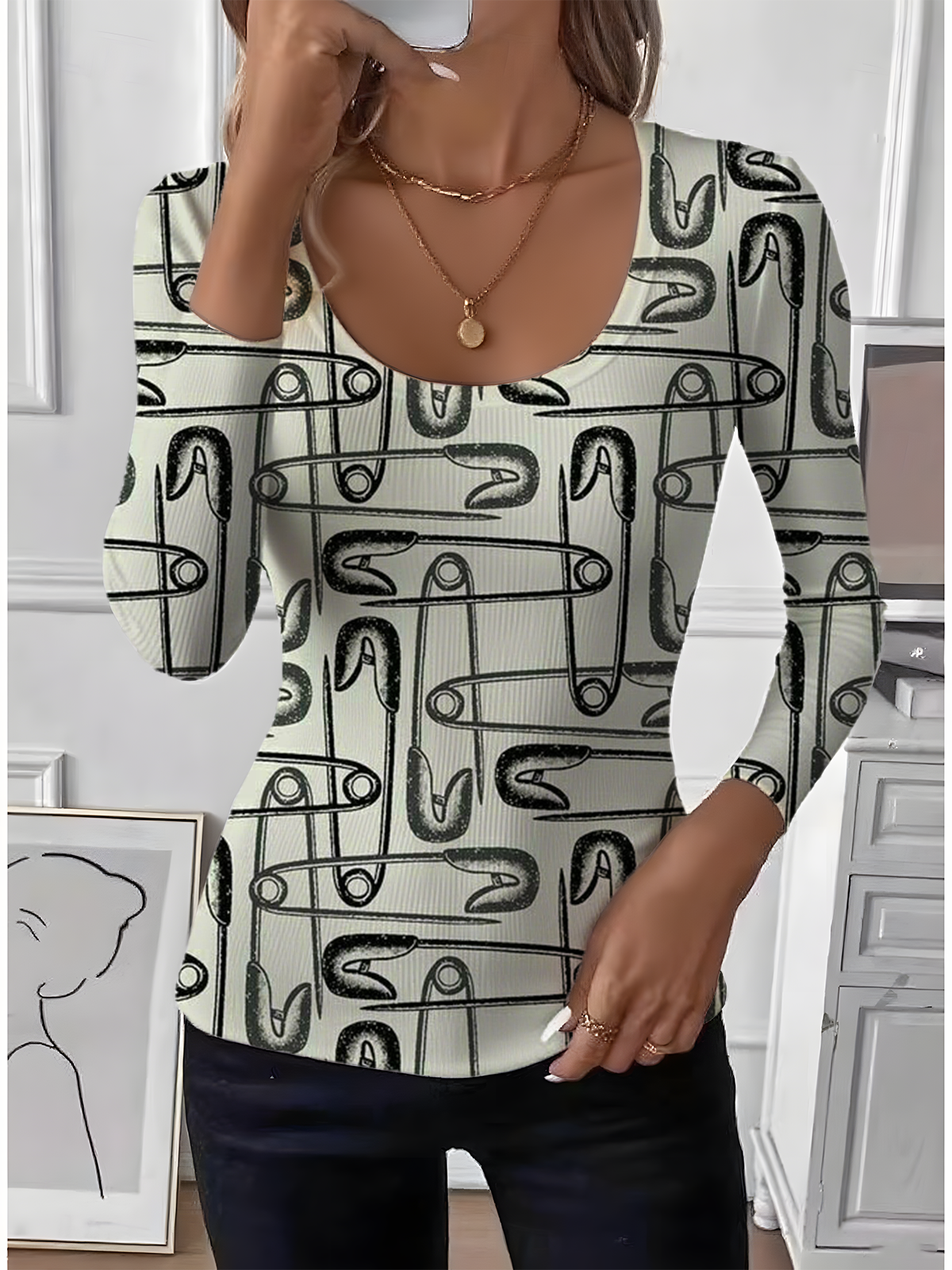 Tight U-Neck Simple Abstract T-Shirt