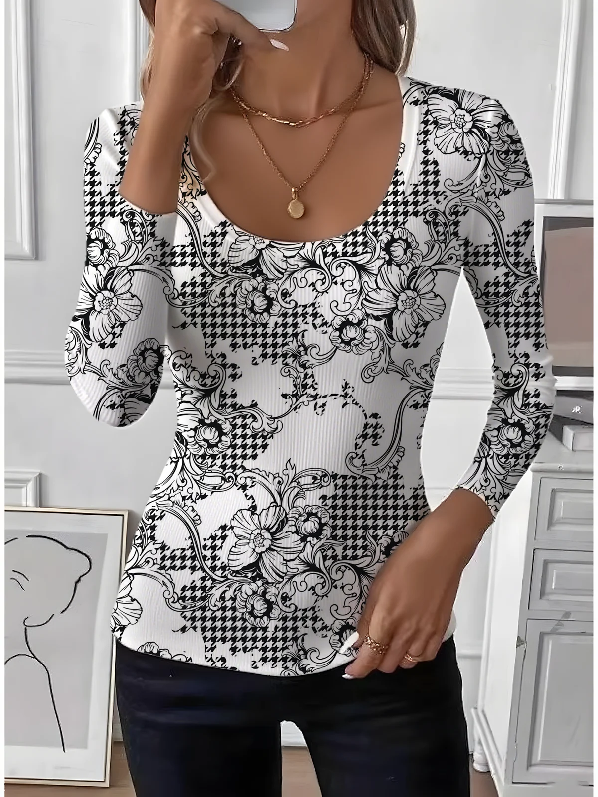 Simple Paisley Tight U-Neck T-Shirt