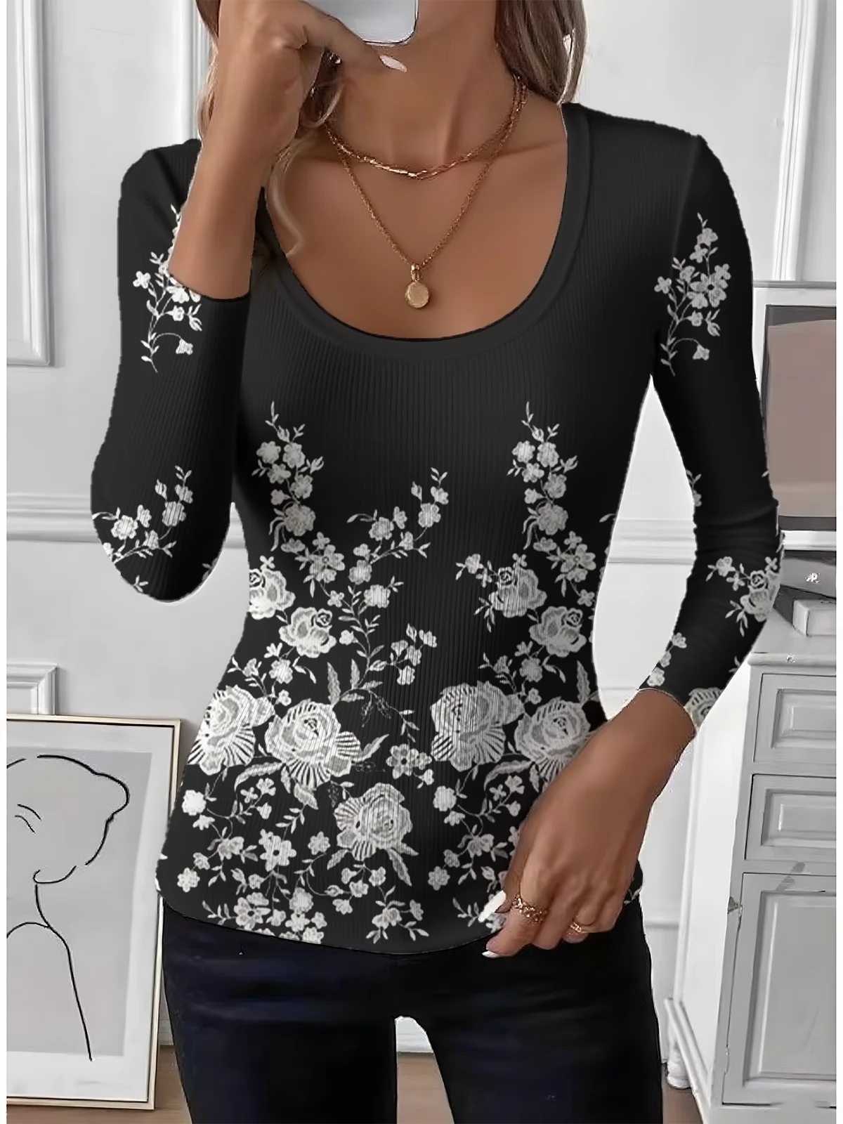 U-Neck Floral Simple Tight T-Shirt
