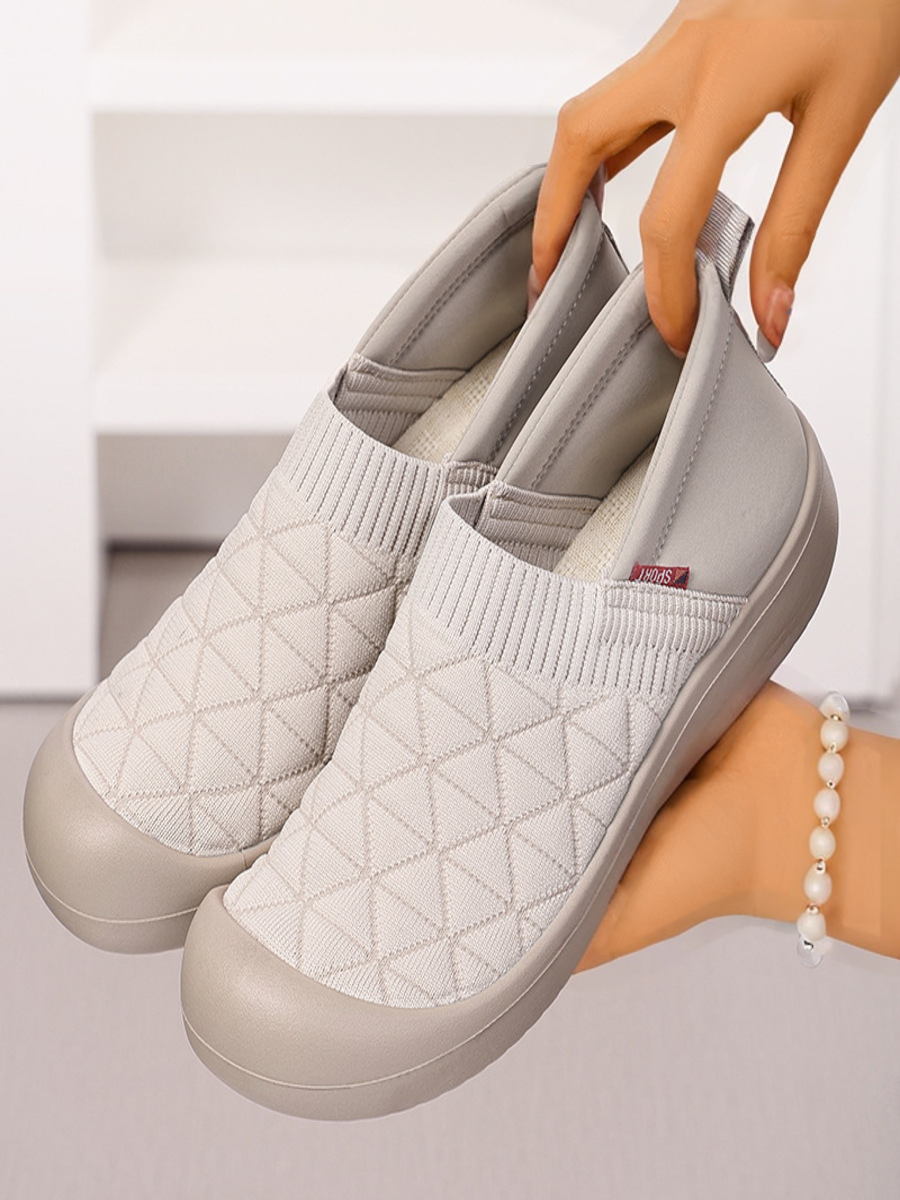 All Season Mesh Fabric Plain Shallow Flyknit slip-on comfortable flat shoes for mothers with soft soles