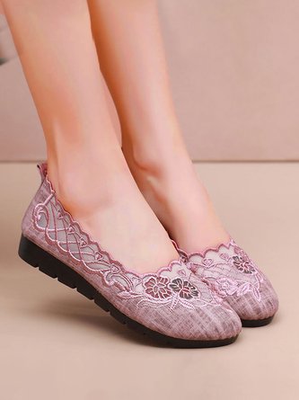 Breathable Comfortable Soft Sole Floral Embroidery Pumps