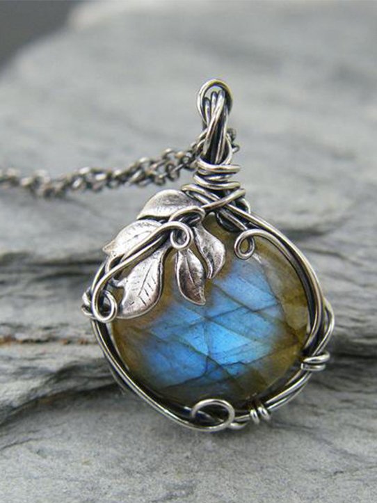 Retro personalized leaf wrapped moonstone pendant fashion inlaid frame necklace