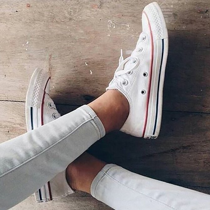 flat round lace up canvas shoes
