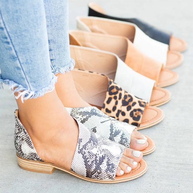 Women Peep Toe Side-cut Style Stacked Heel Flat Sandals