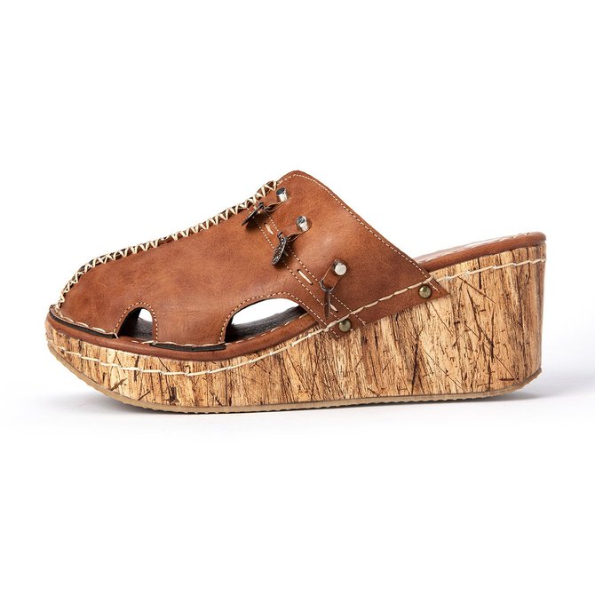 casual closed toe sandals