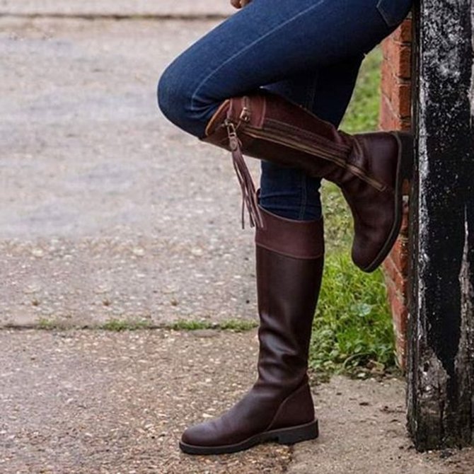 boots with a flat heel