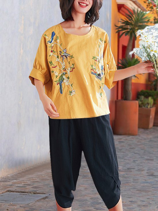 Women Floral Embroidery Half Sleeve Top