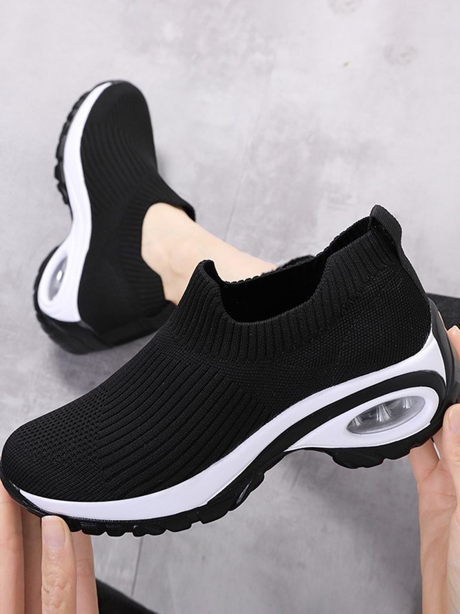 Lightweight Soft Sole Flyknit Air Cushioned Sneakers