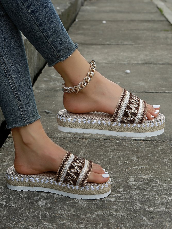 Red Ethnic Embroidery Pattern Straw Platform Sandals