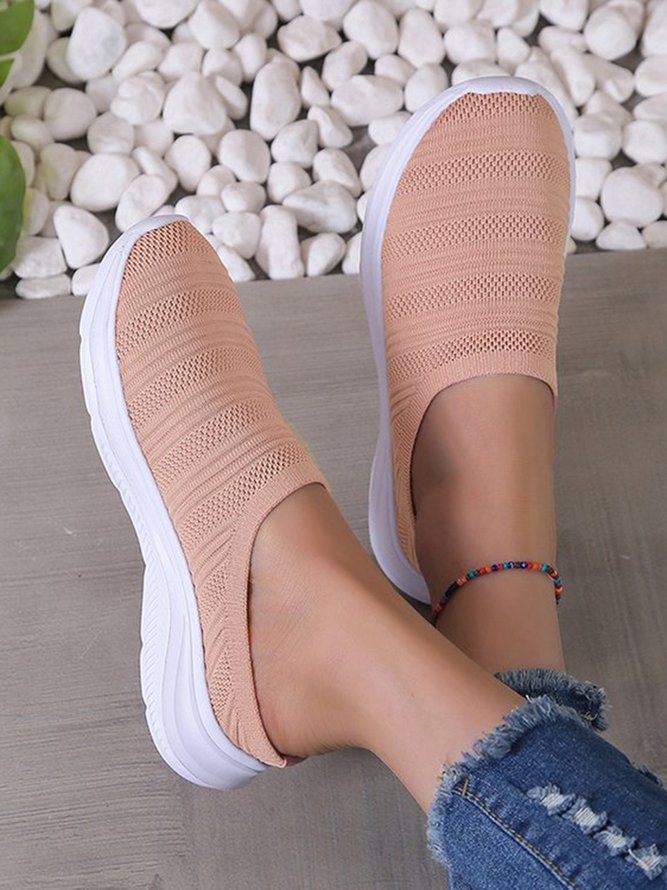 Hollow Breathable and Light Flying Woven Sports Clogs
