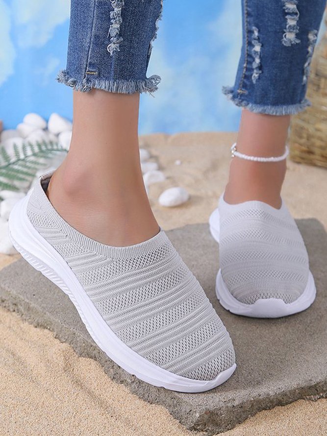 Hollow Breathable and Light Flying Woven Sports Clogs
